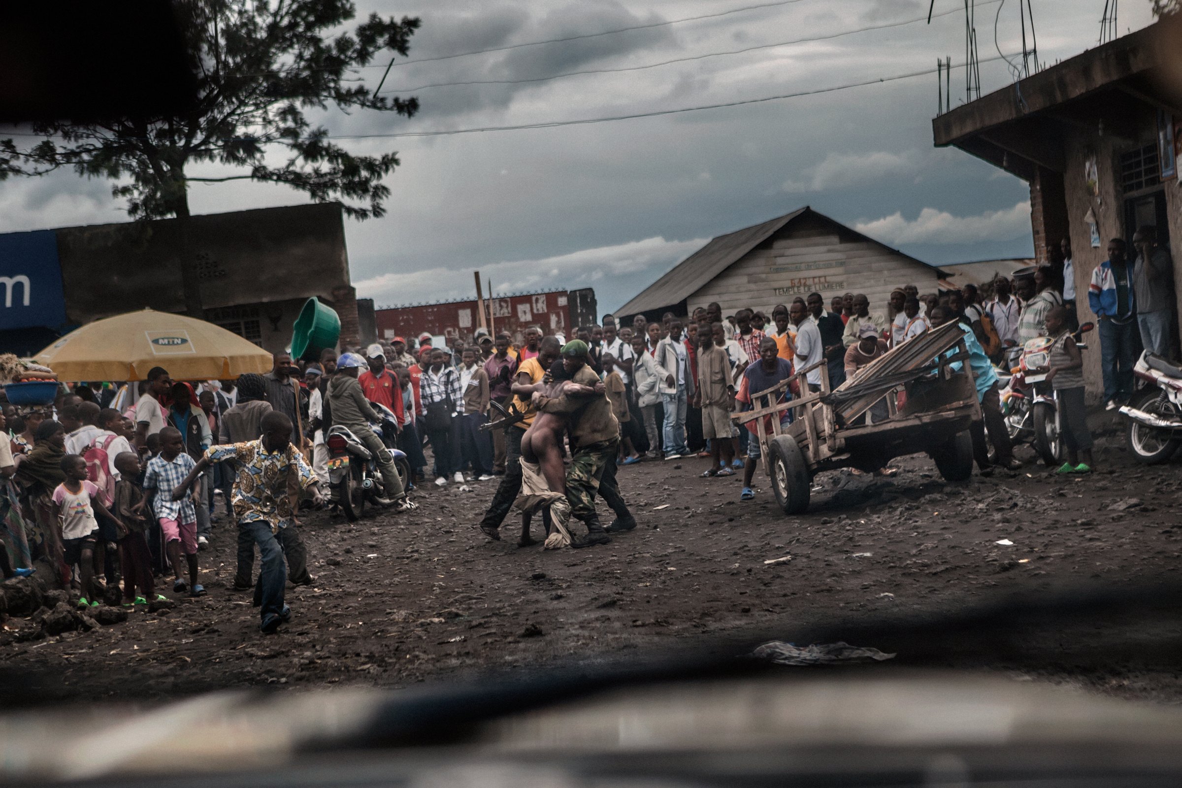 photograph by Marco Gualazzini — image 10 of 72