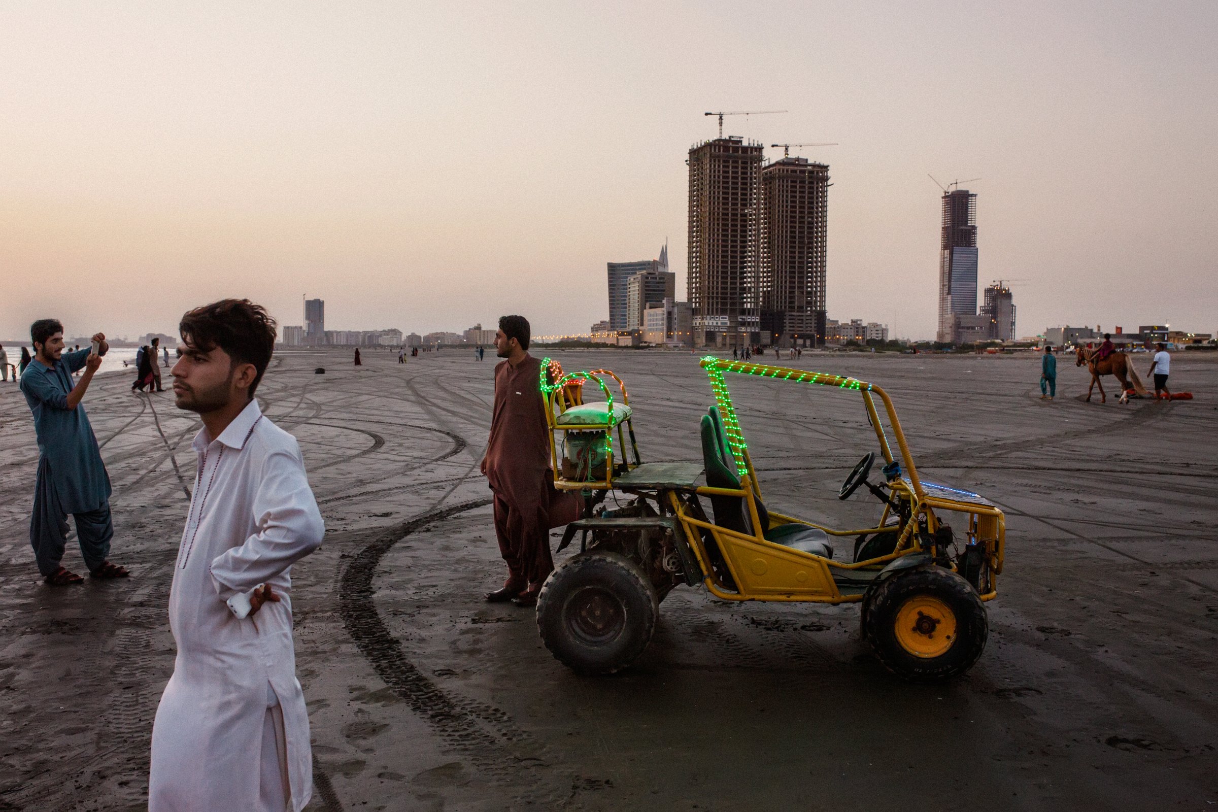 photograph by Marco Gualazzini — image 64 of 72