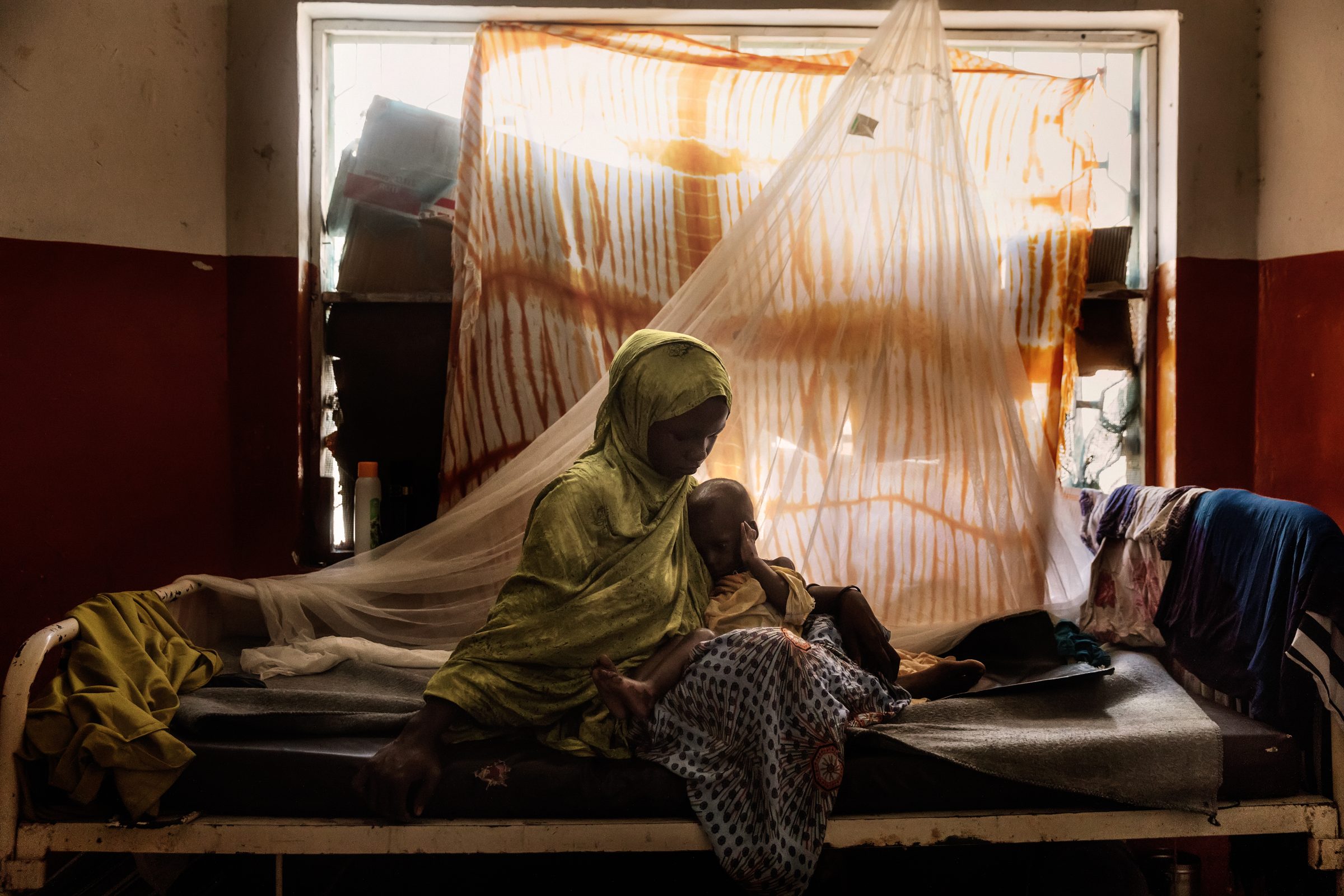 The girls of Mogadishu are heading back to the beach — Somalia — 2017 — photograph by Marco Gualazzini — image 10 of 30