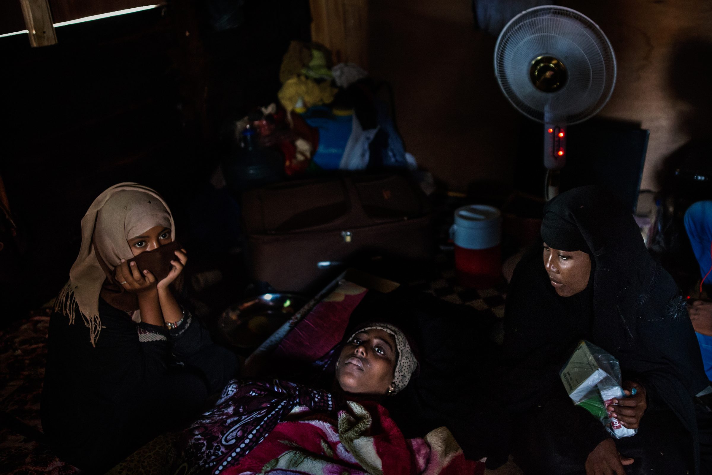 The girls of Mogadishu are heading back to the beach — Somalia — 2017 — photograph by Marco Gualazzini — image 25 of 30
